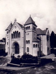 Так выглядела старая синагога в Баден-Бадене, построенная в 1899 году по проекту архитектора Луи Леви. В 1938 году полностью разрушена.
